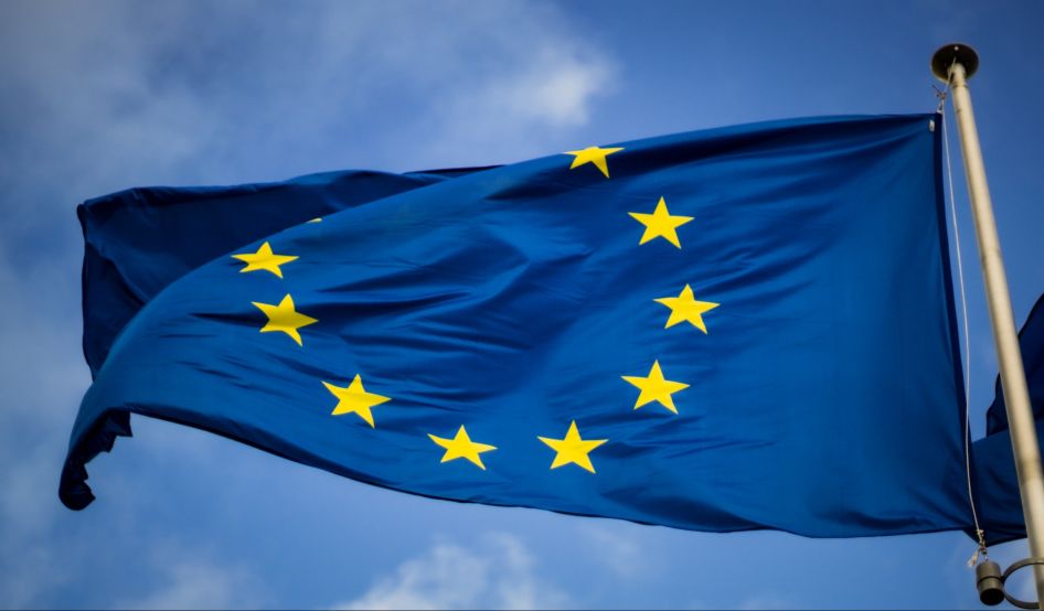Europa approva normativa per lo stop alle vendite di auto diesel e benzina